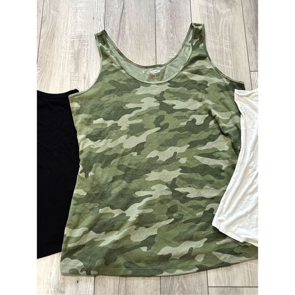 Old Navy plus size bundle of tank tops white black camo green size 3X - Picture 4 of 7